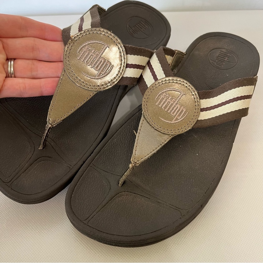 FitFlop Women's Brown and Cream Striped Thong Sandals - Picture 8 of 9
